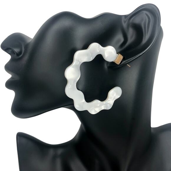 White Wavy Hoop Earrings - Picture 2 of 4